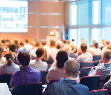 Explorando o Mundo Imobiliário: A Relevância de Participar em Eventos do Setor para o Crescimento Sustentável da Sua Imobiliária