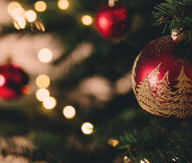 Celebrando a Magia da Véspera de Natal e a Importância do Seguro Residencial.