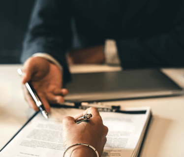 Contratos Inteligentes na Locação de Imóveis: Maximizando Benefícios e Superando Desafios.